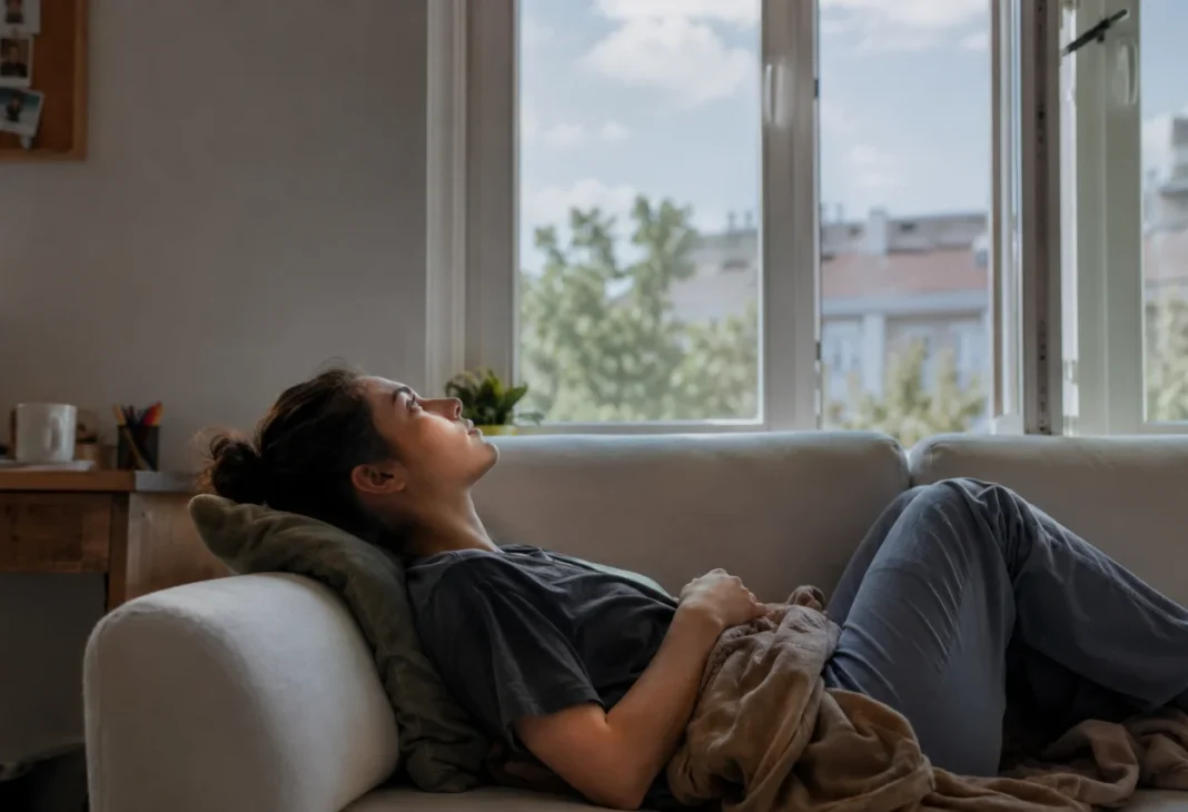 The Mind in the Grip of Productivity: Rest Guilt - Psychology Times Görseli Understanding contingent self-esteem and rest guilt in productivity culture